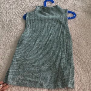 Sleeveless turtleneck